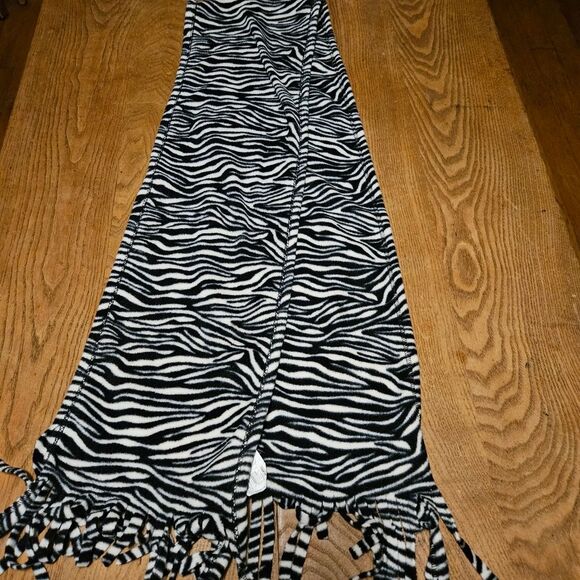 Black and White Zebra Print Fringed Scarf | NWT Viscose Wrap - Picture 5 of 6